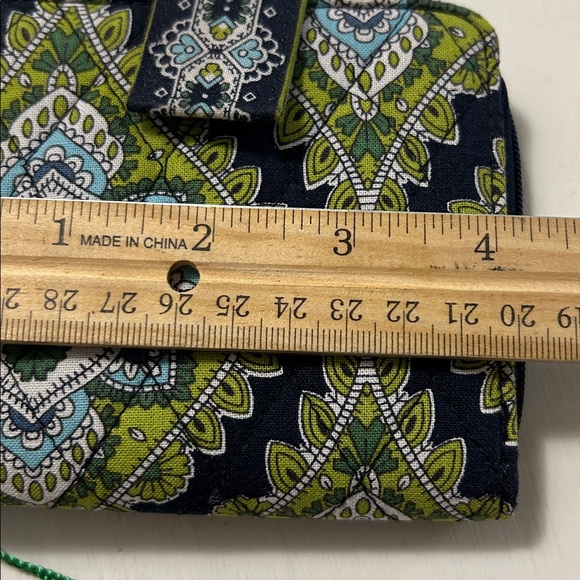 Vera Bradley Women's Small bifold Wallet Cambridge Retired Blue Green, new. - Picture 7 of 7